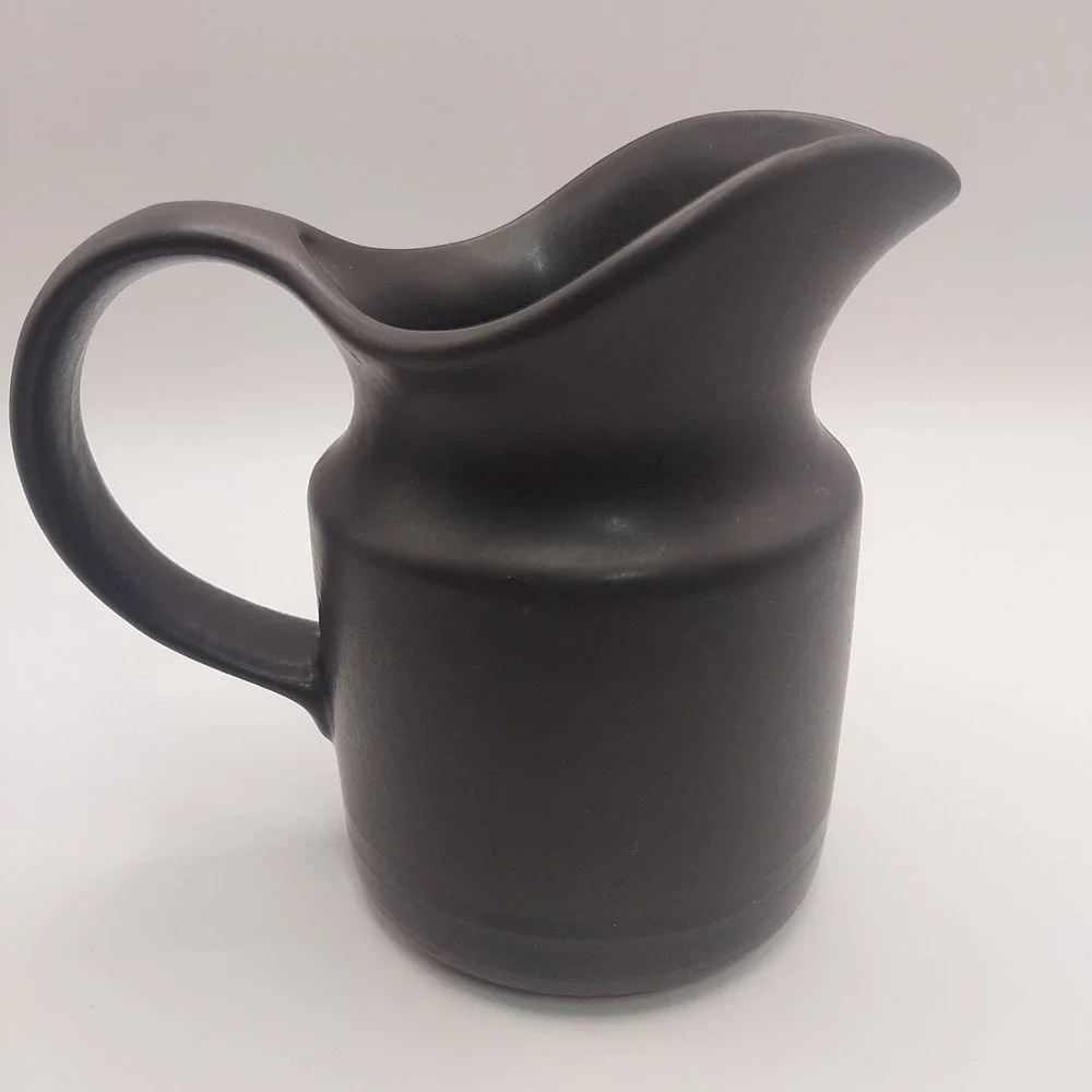 Pfaltzgraff Yorktowne Pitcher Ceramic Dark Brown Stoneware Farmhouse Style‎